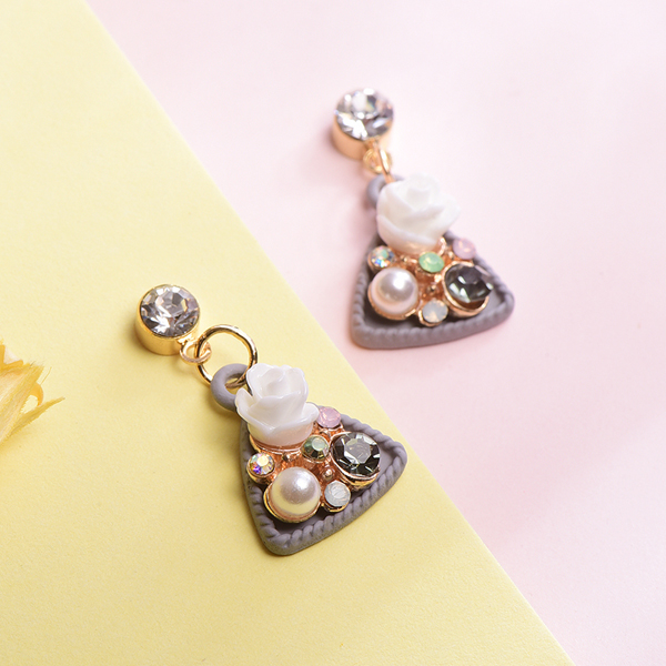 優雅絢爛珍珠花卉 耳針/無耳洞黏貼式耳環