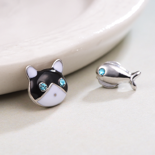 貓與小魚不對稱 無耳洞黏貼式耳環